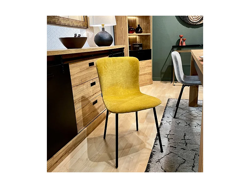 Lot de 2 chaises de repas en tissu jaune et pieds métal noir – ASTRID