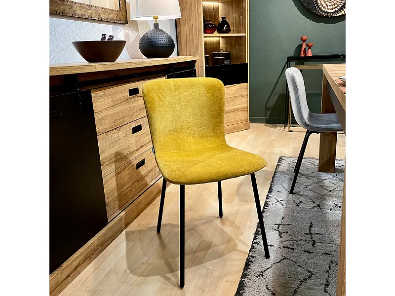 Lot de 2 chaises de repas en tissu jaune et pieds métal noir – ASTRID