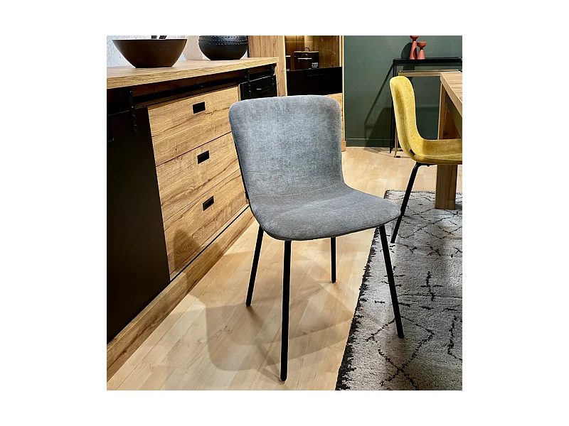 Lot de 4 chaises de repas en tissu gris clair pieds métal – ASTRID