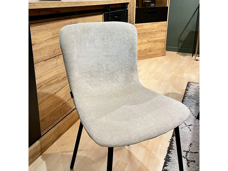 Lot de 2 chaises de repas en tissu beige et pieds métal noir – ASTRID