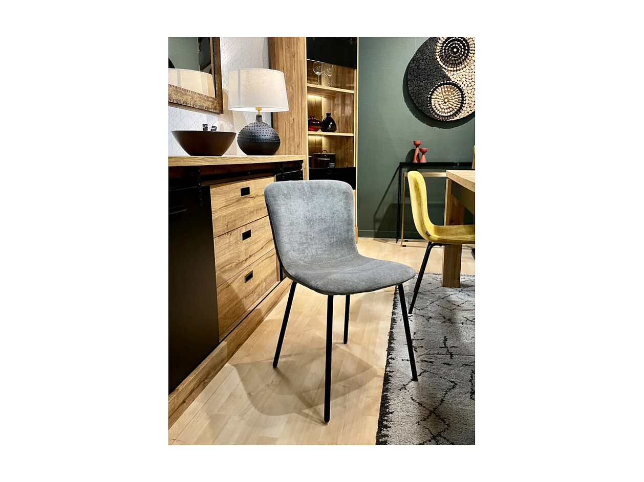 Lot de 2 chaises de repas en tissu gris clair pieds métal – ASTRID