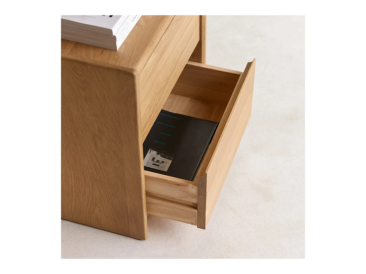 Nachttisch Arto aus massiver Eiche mit 2 Schubladen
