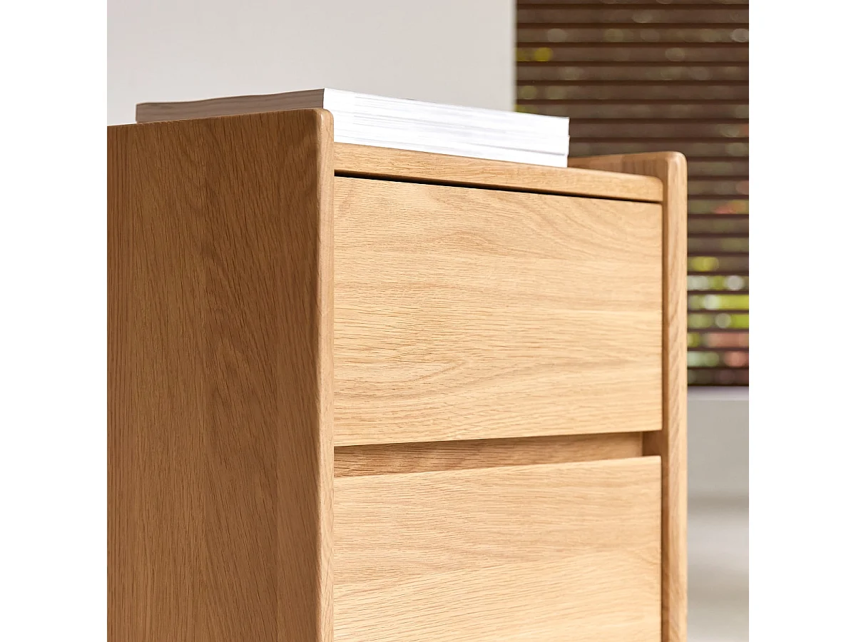 Nachttisch Arto aus massiver Eiche mit 2 Schubladen