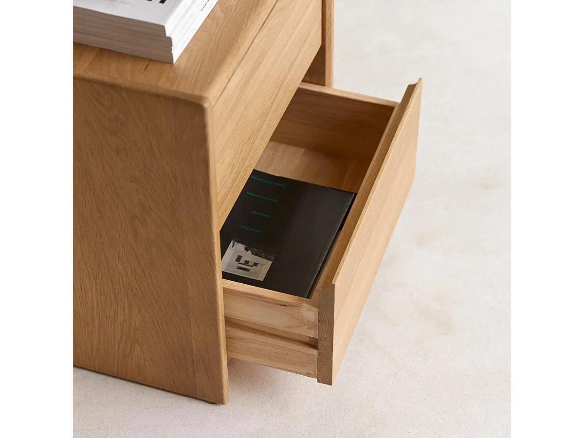 Nachttisch Arto aus massiver Eiche mit 2 Schubladen