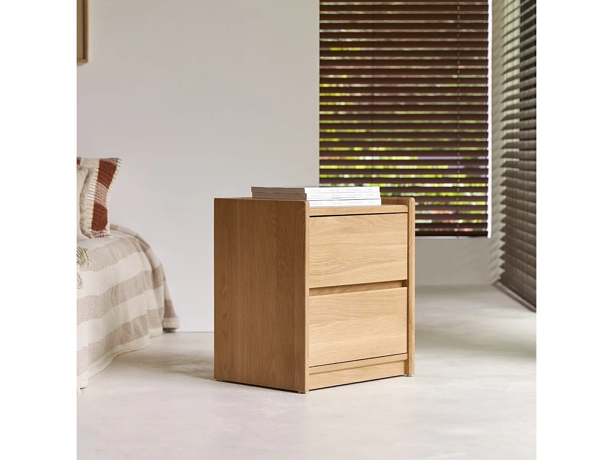 Nachttisch Arto aus massiver Eiche mit 2 Schubladen