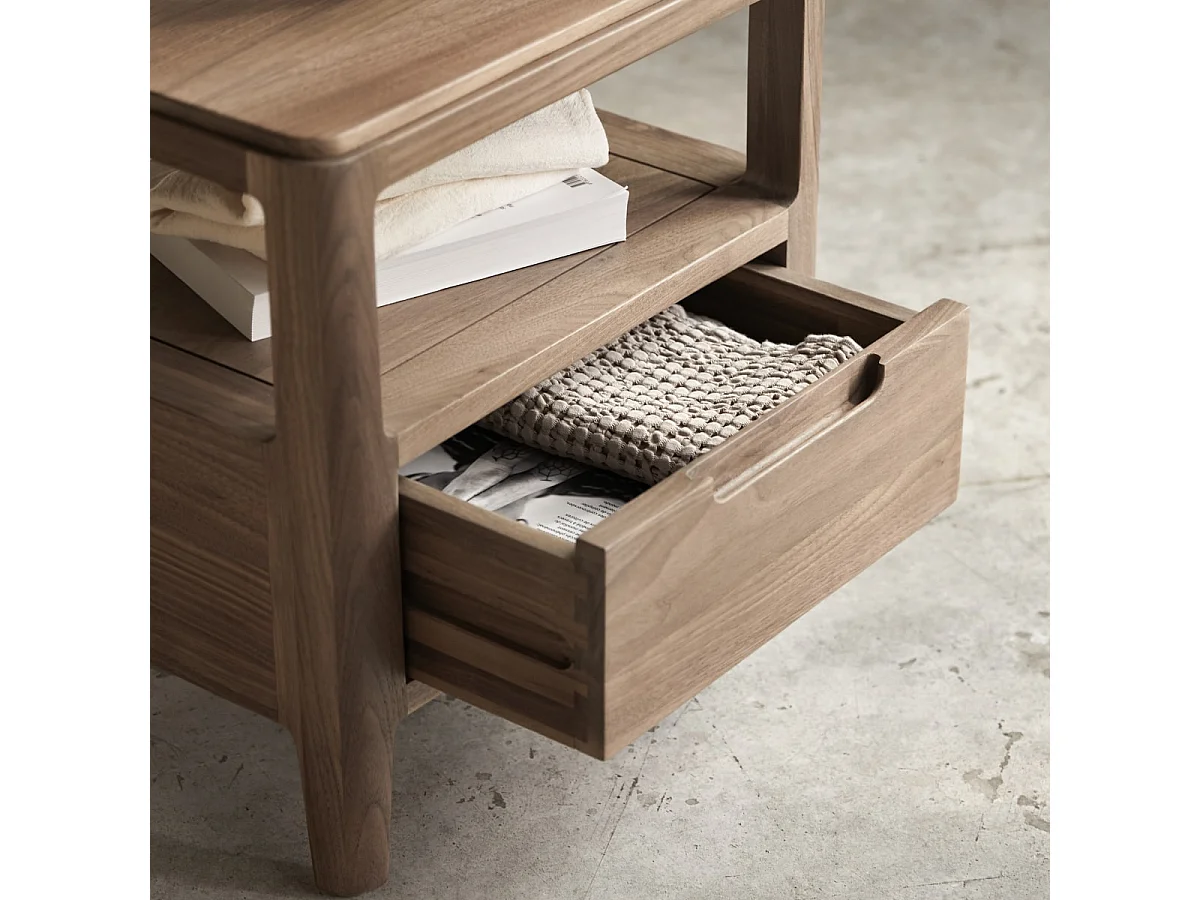 Chevet en bois de noyer massif 1 tiroir Arto