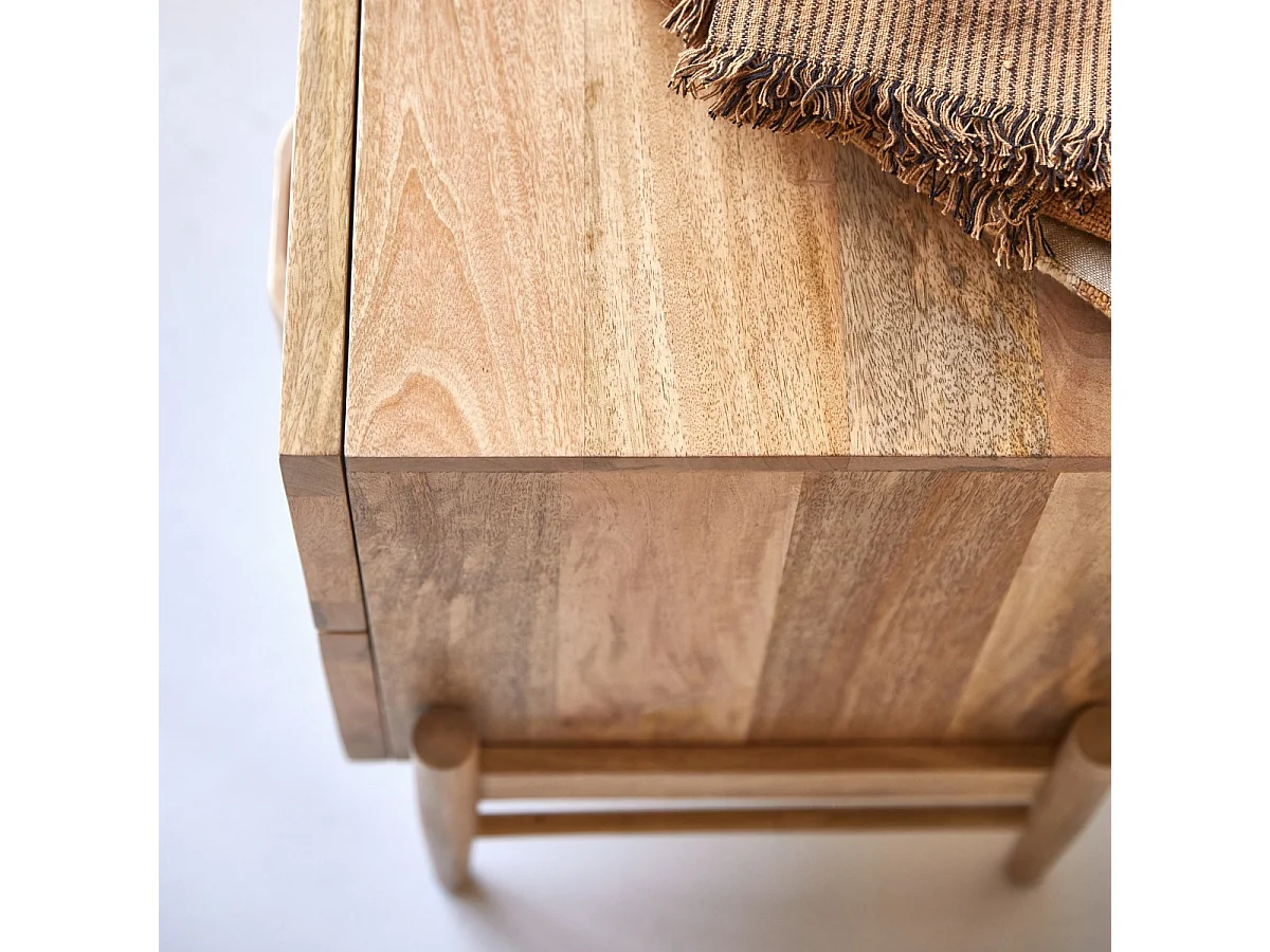 Nachttisch aus massivem Mangoholz und Rattan