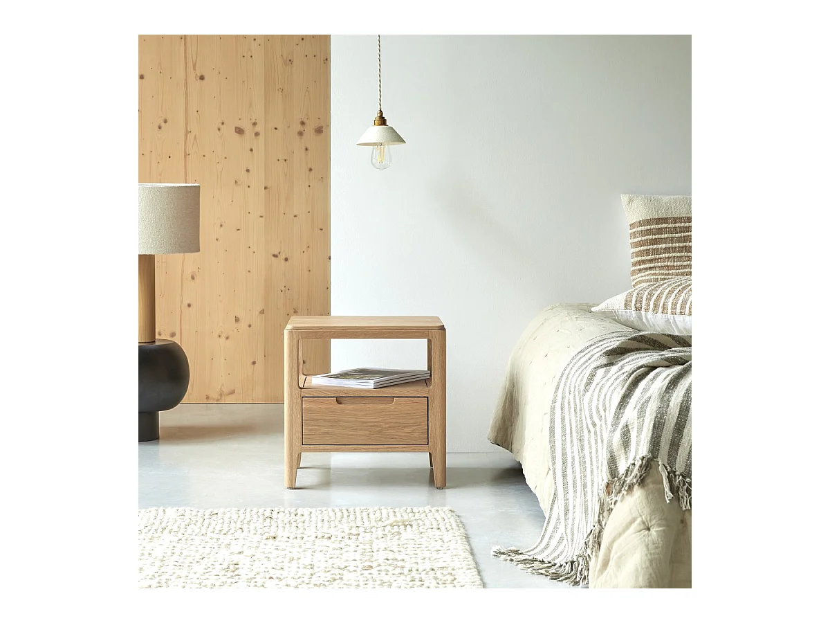 Nachttisch Arto aus massiver Eiche mit 1 Schublade