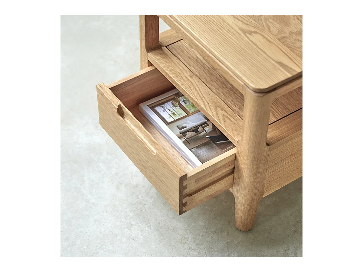 Nachttisch Arto aus massiver Eiche mit 1 Schublade