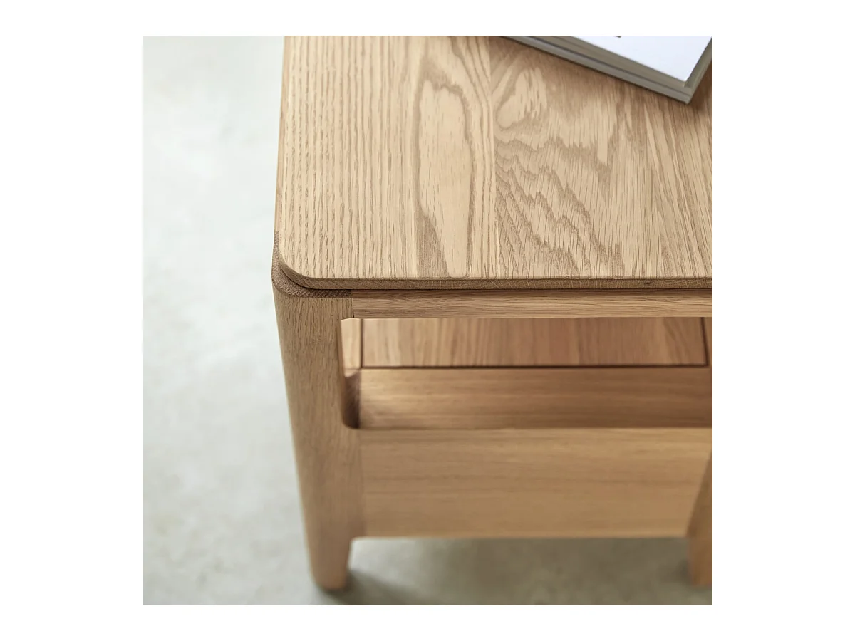 Nachttisch Arto aus massiver Eiche mit 1 Schublade