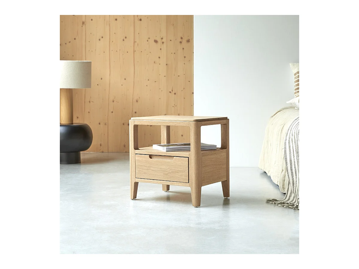 Nachttisch Arto aus massiver Eiche mit 1 Schublade