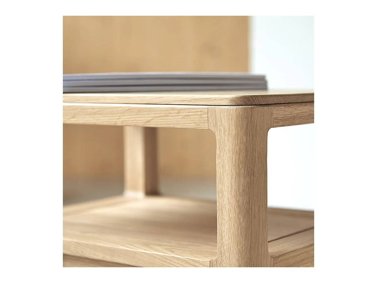 Nachttisch Arto aus massiver Eiche mit 1 Schublade