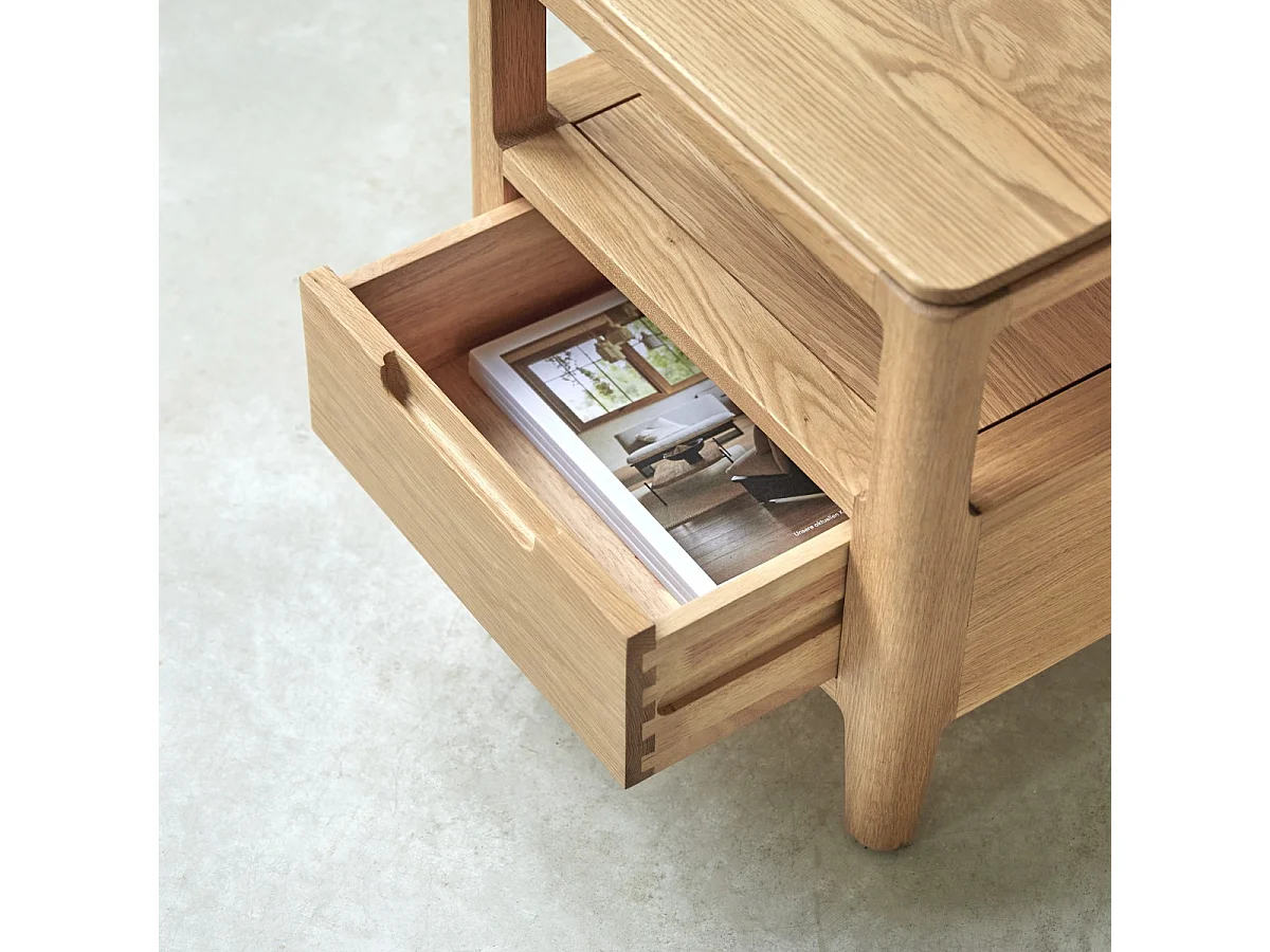 Nachttisch Arto aus massiver Eiche mit 1 Schublade
