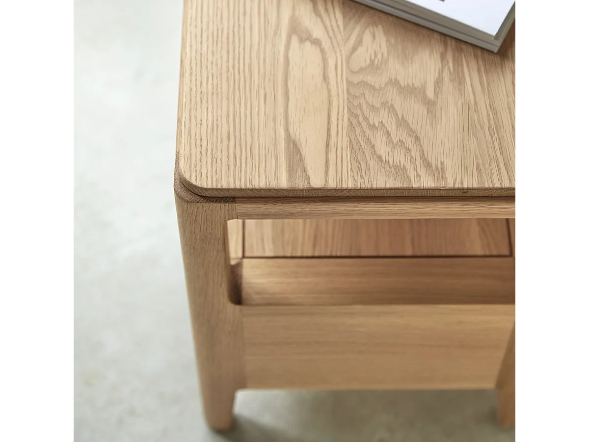 Nachttisch Arto aus massiver Eiche mit 1 Schublade