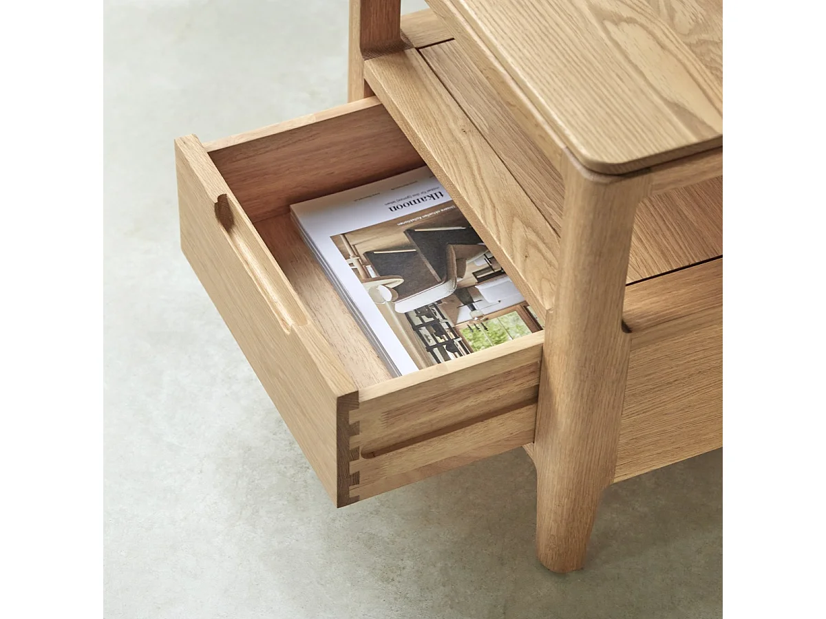 Nachttisch Arto aus massiver Eiche mit 1 Schublade