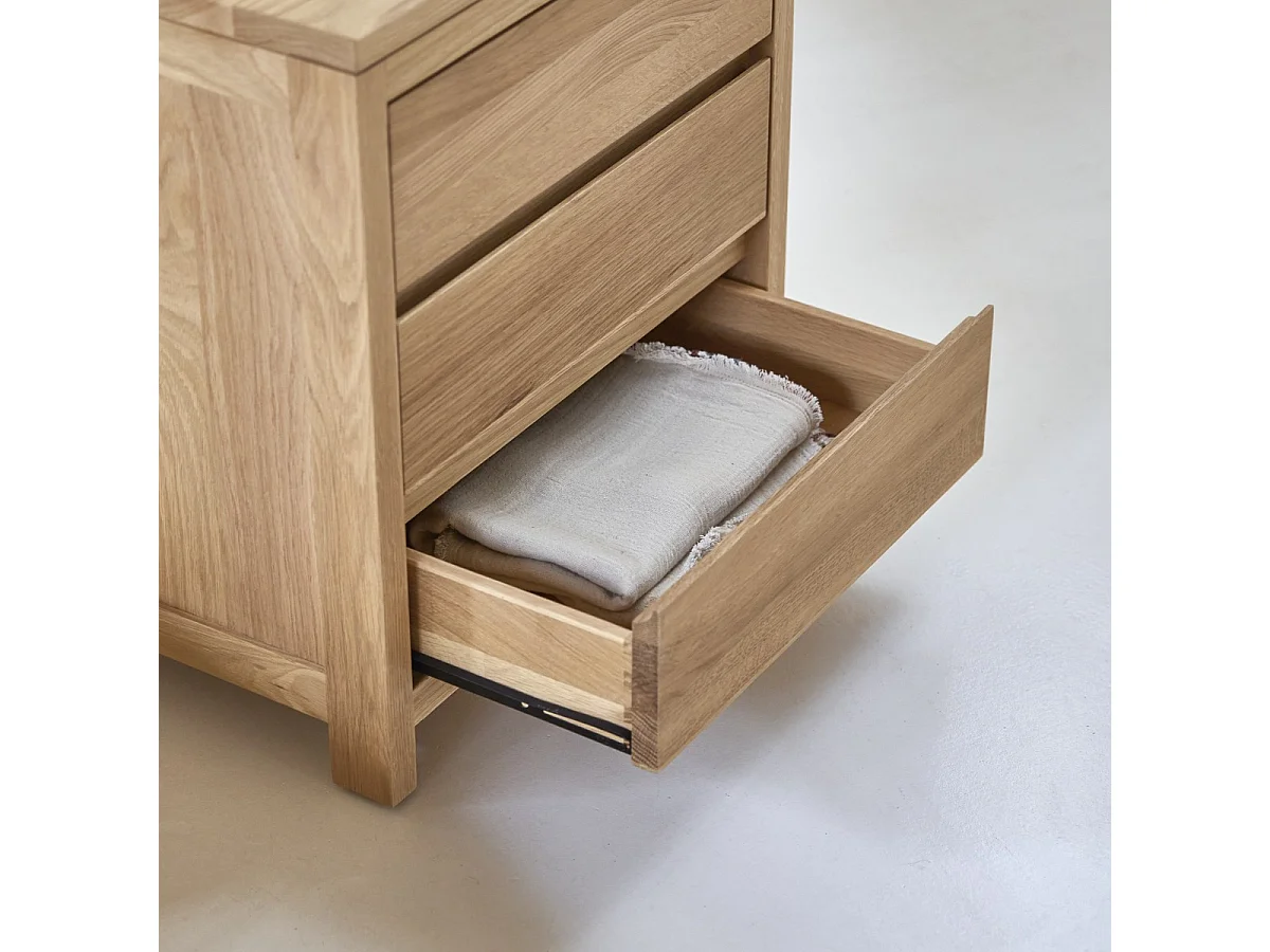 Comodino a 3 cassetti Eden in quercia massello 55 cm