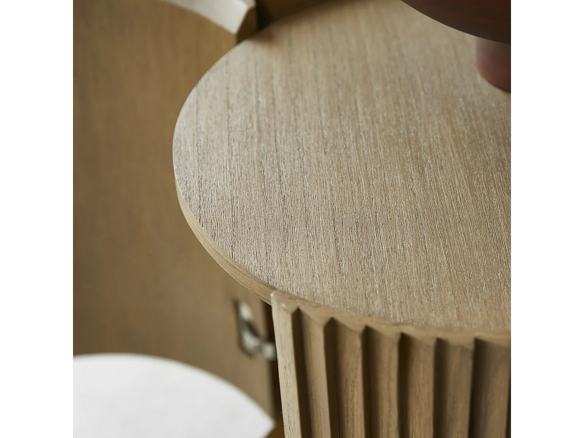 Comodino in legno di mindi Lou