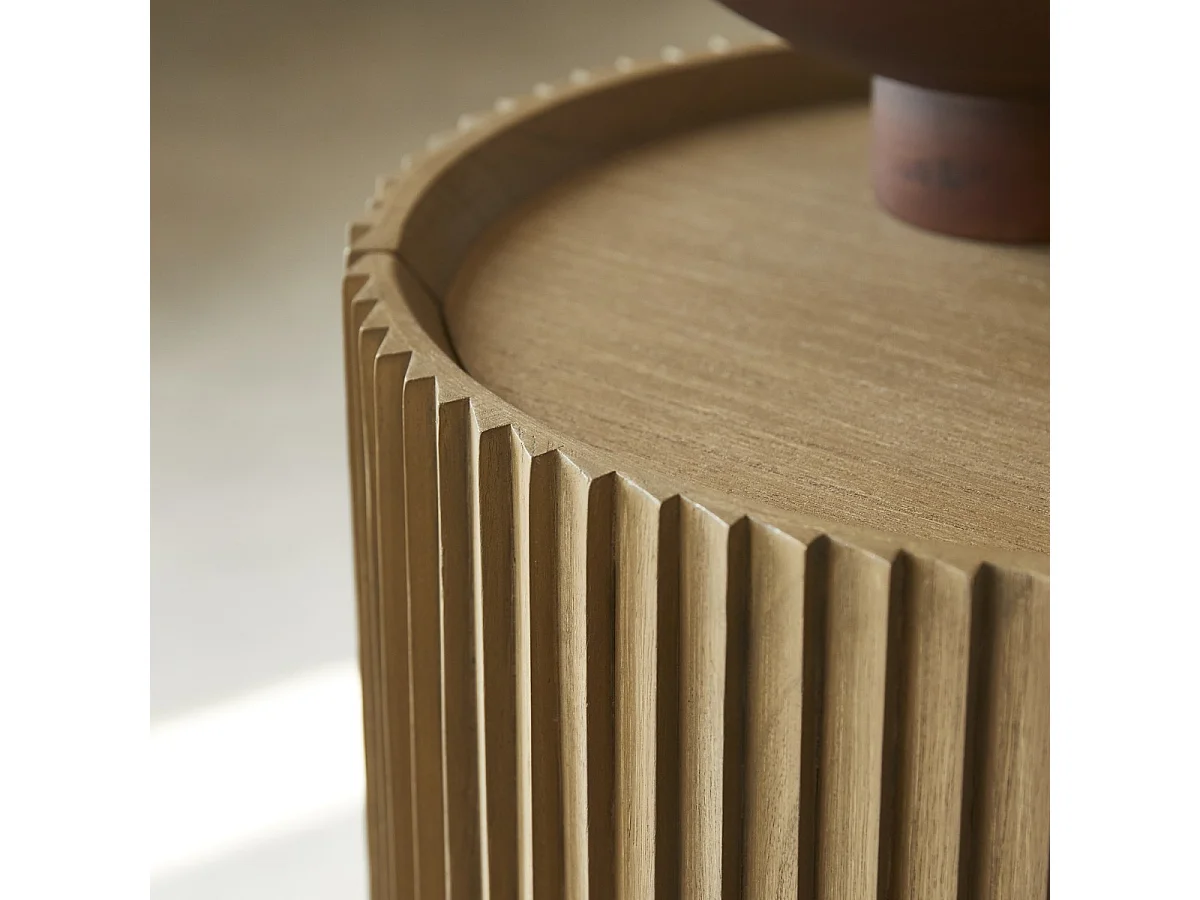 Comodino in legno di mindi Lou