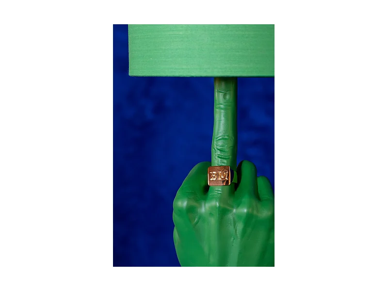 Lampe verte culottée,