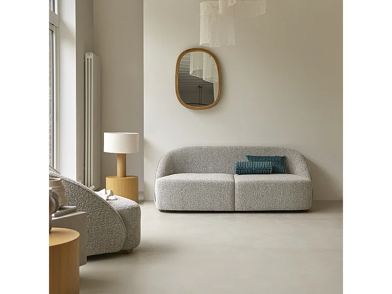 Sofa Soren aus Akazienholz mit grauem Stoffbezug