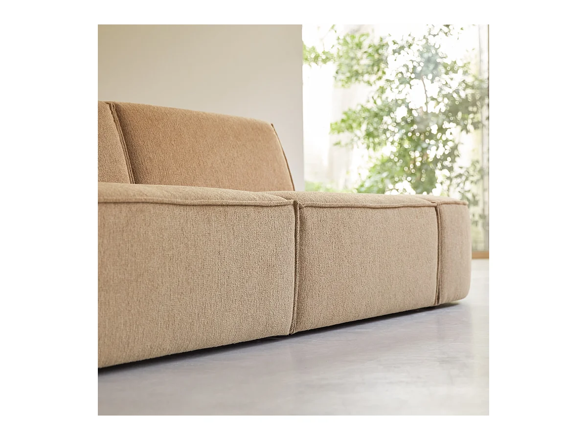 Modulares 2- oder 3-Sitzer-Sofa Dario aus camelfarbenem Stoff