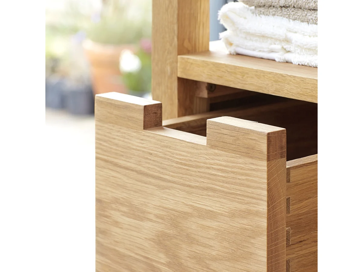 Scaffale a colonna per bagno in legno di quercia con ripiani design Tikamoon