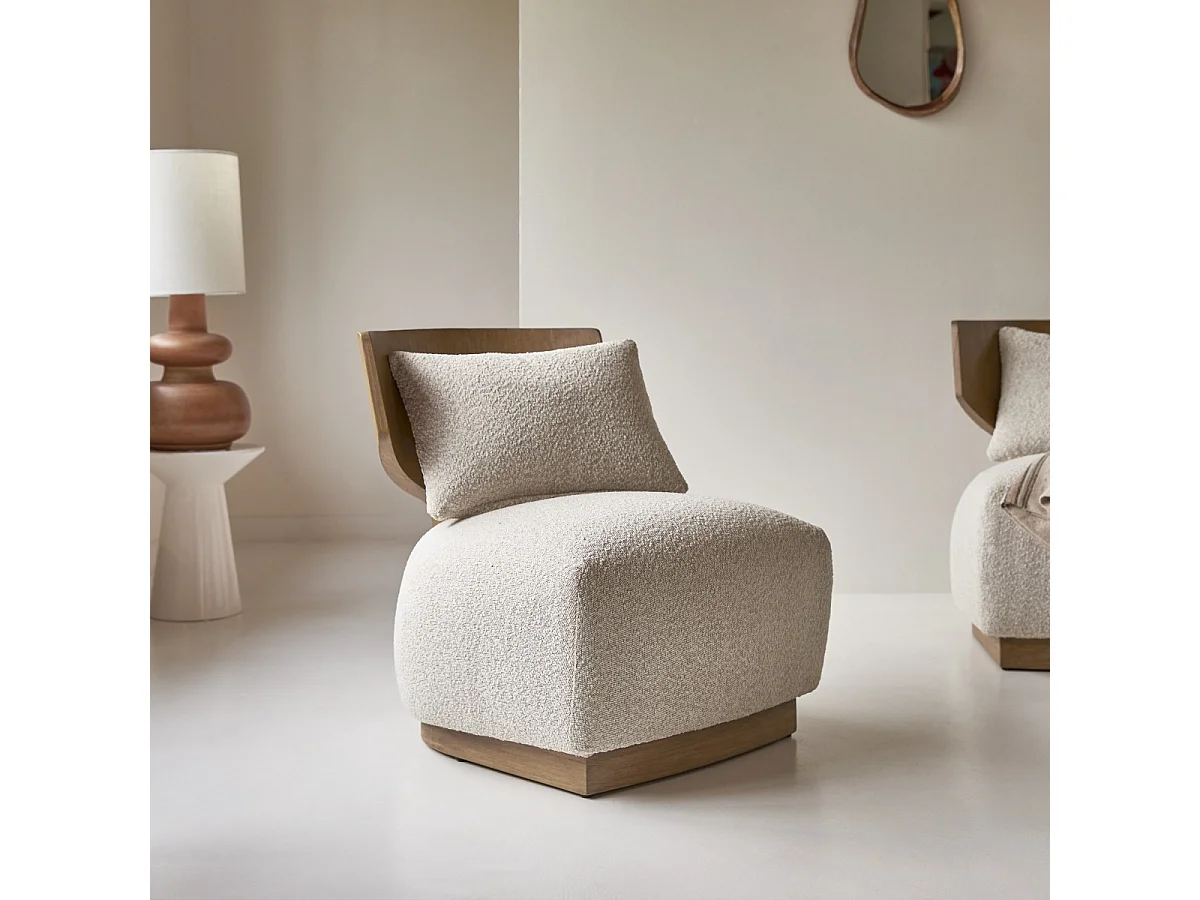 Poltrona in legno massello di mindi con tessuto bouclé écru June, 1 posto