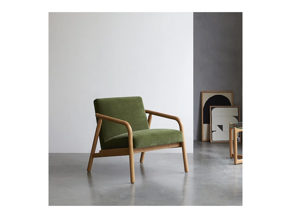 Sessel Axel aus massivem Eichenholz mit grünem Samtbezug