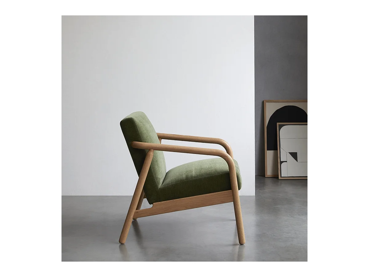 Sessel Axel aus massivem Eichenholz mit grünem Samtbezug