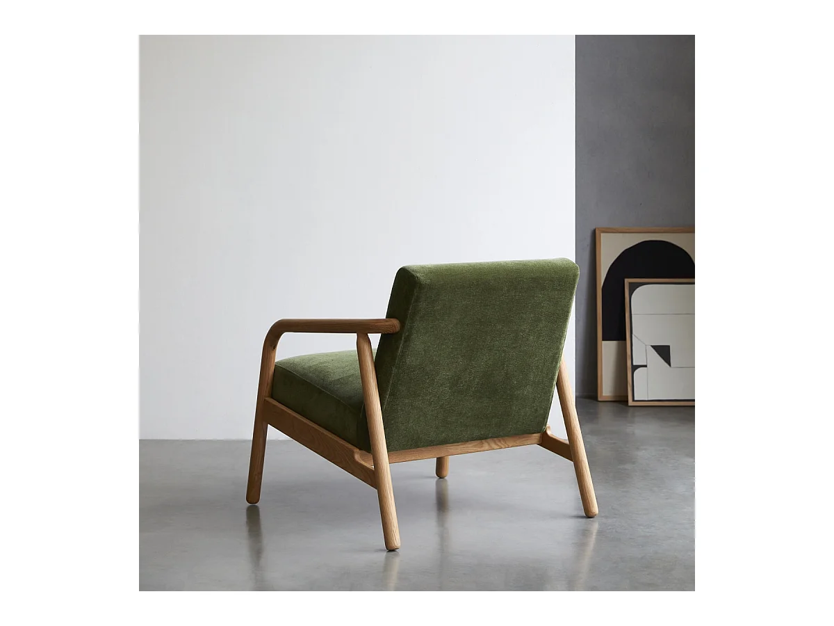 Sessel Axel aus massivem Eichenholz mit grünem Samtbezug