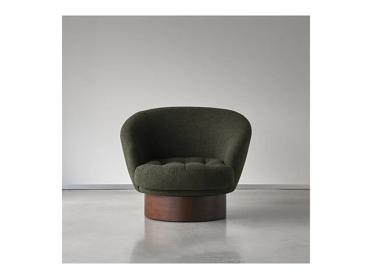 Poltrona in legno massello di mindi e tessuto bouclé verde Ines, 1 posto