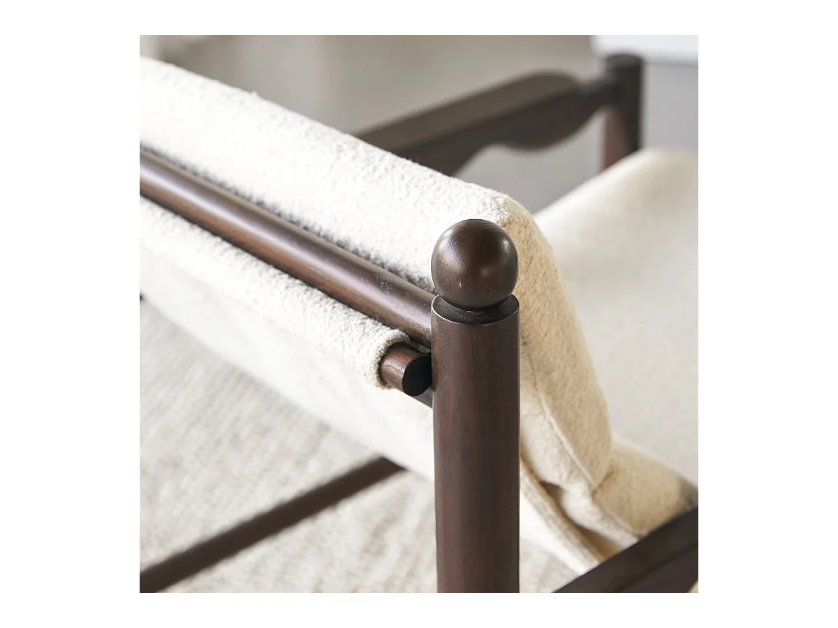 Poltrona in legno massello di mindi e tessuto écru Alix, 1 posto