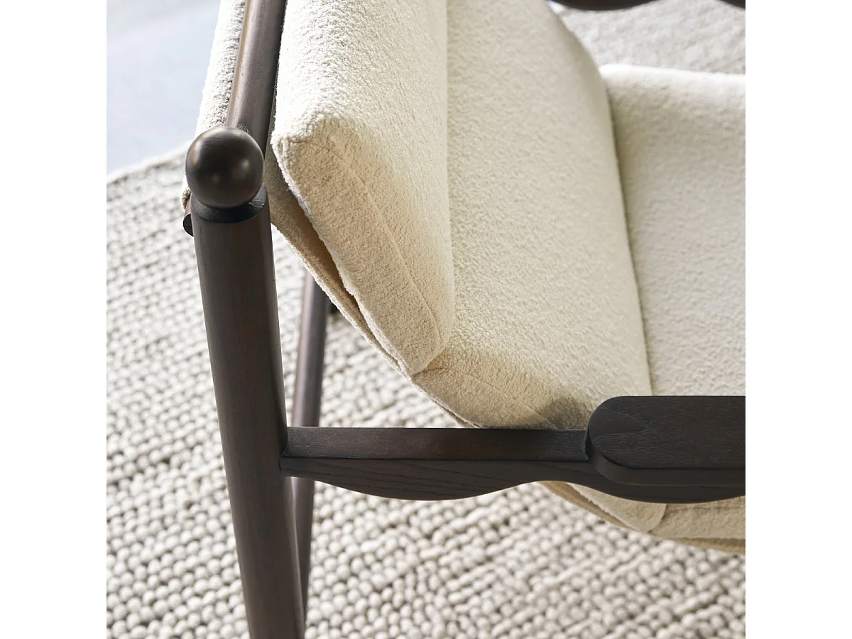 Sessel Alix aus massivem Mindiholz mit naturfarbenem Stoffbezug, 1-Sitzer