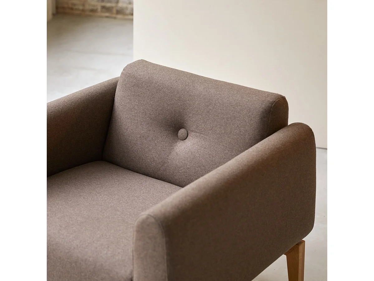 Fauteuil Bjorn en chêne massif et tissu marron, 1 place