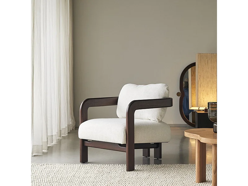 Fauteuil en bois de mindi massif et tissu bouclé écru Charlie, 1 place