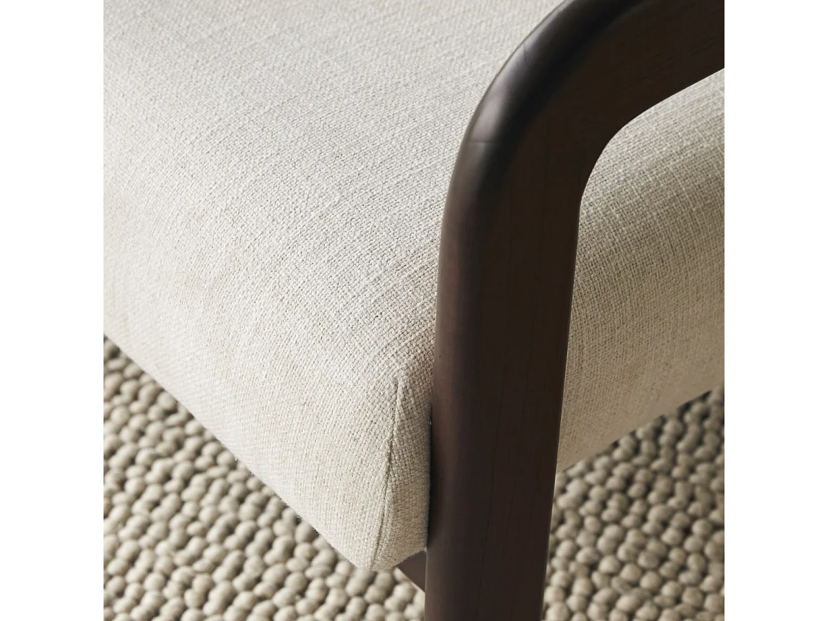 Sessel Charlie aus massivem Mindiholz mit naturfarbenem Bouclé-Stoffbezug, 1-Sitzer