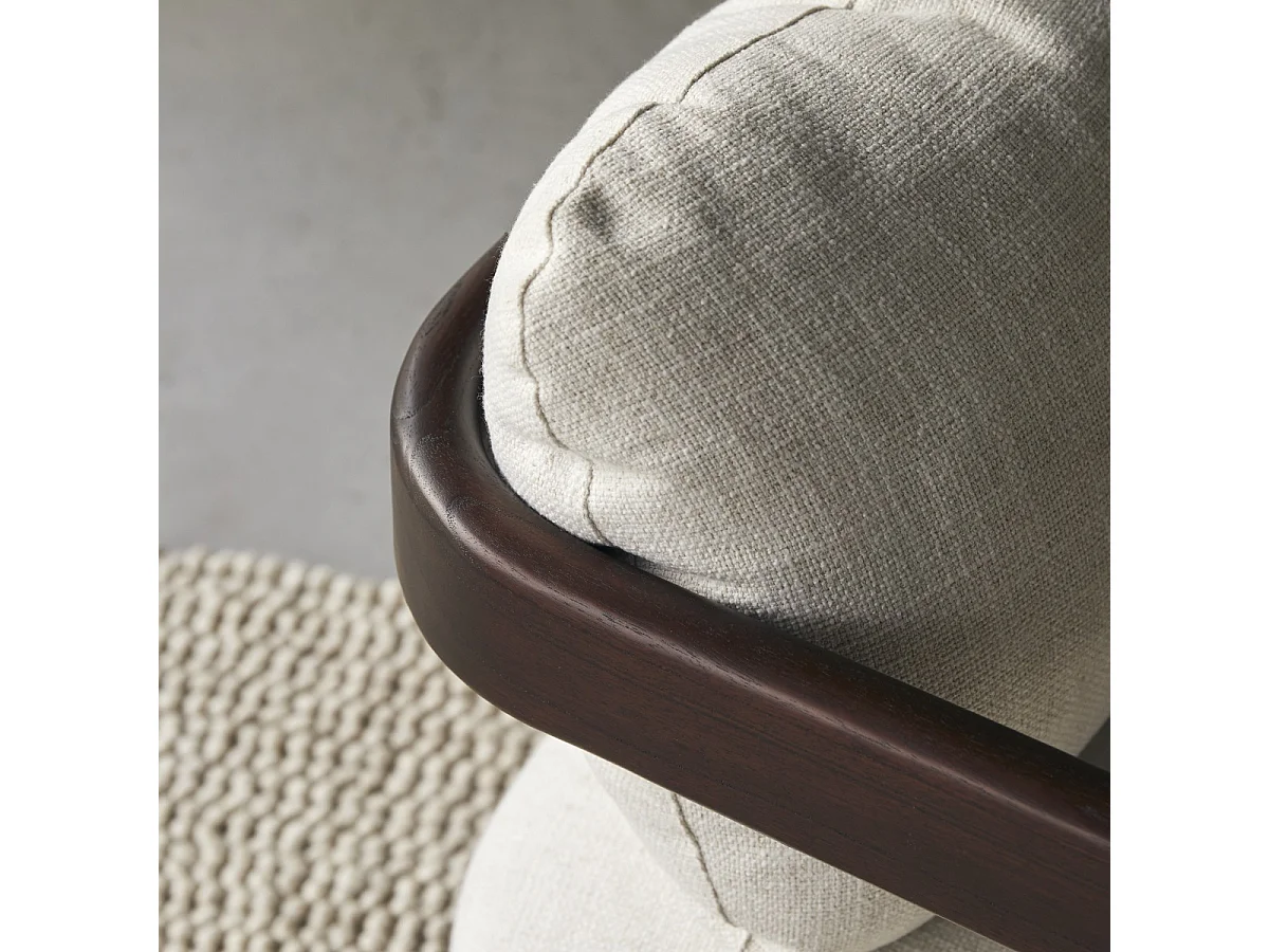 Sessel Charlie aus massivem Mindiholz mit naturfarbenem Bouclé-Stoffbezug, 1-Sitzer