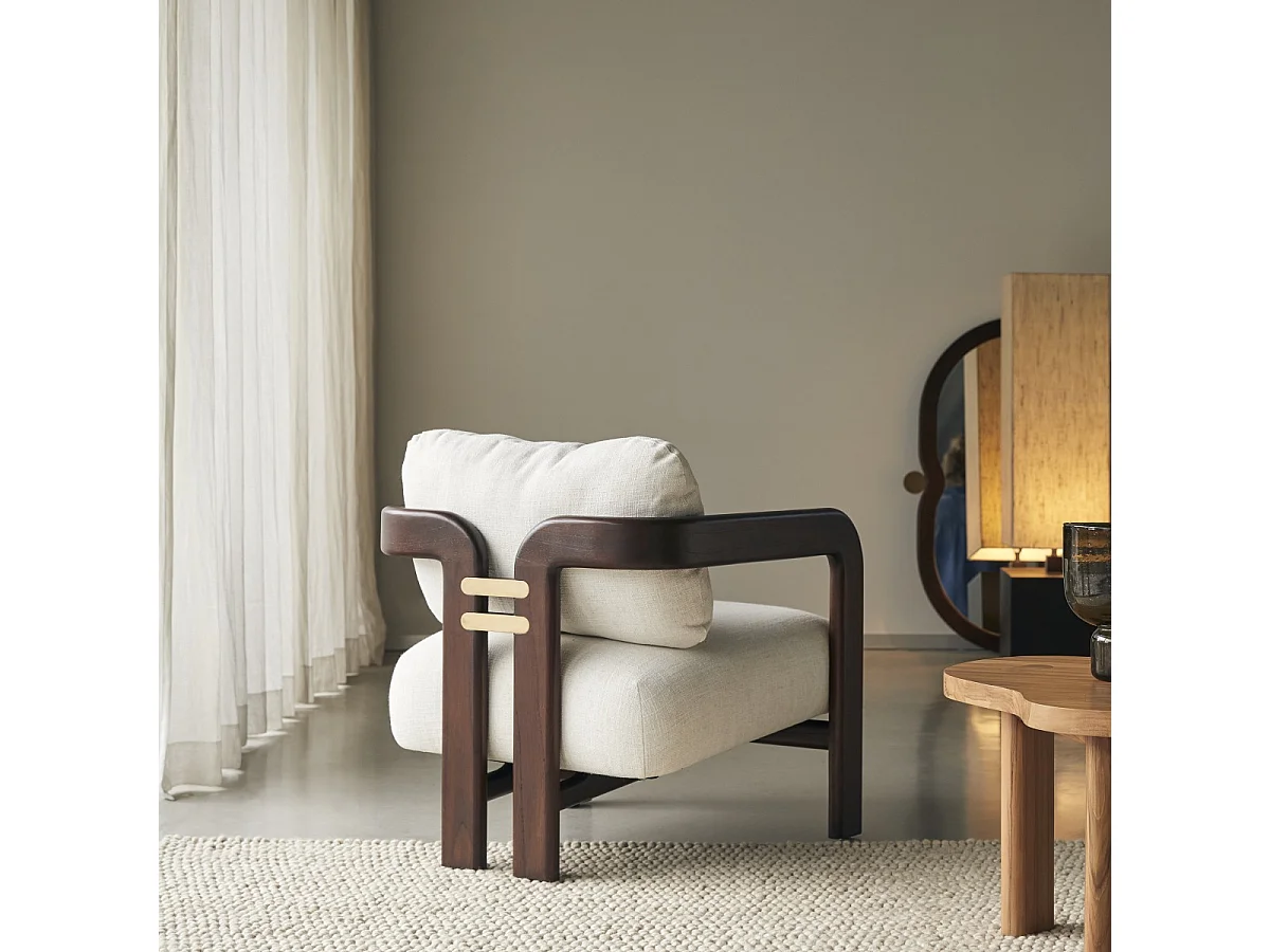 Sessel Charlie aus massivem Mindiholz mit naturfarbenem Bouclé-Stoffbezug, 1-Sitzer