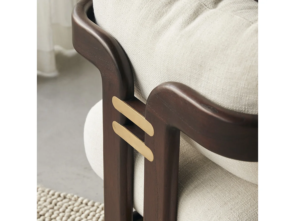 Sessel Charlie aus massivem Mindiholz mit naturfarbenem Bouclé-Stoffbezug, 1-Sitzer