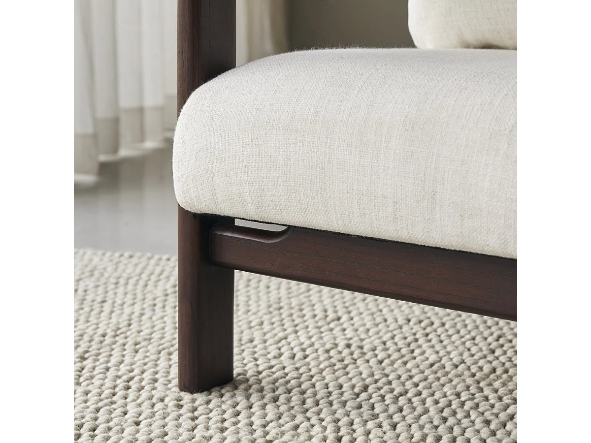 Sessel Charlie aus massivem Mindiholz mit naturfarbenem Bouclé-Stoffbezug, 1-Sitzer