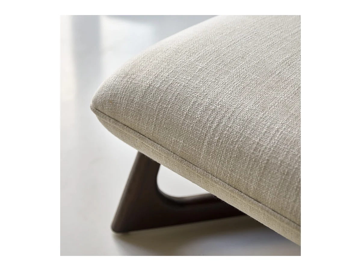 Niedriger Sessel Brune aus massivem Mindiholz und ecrufarbenem Stoff ,1-Sitz