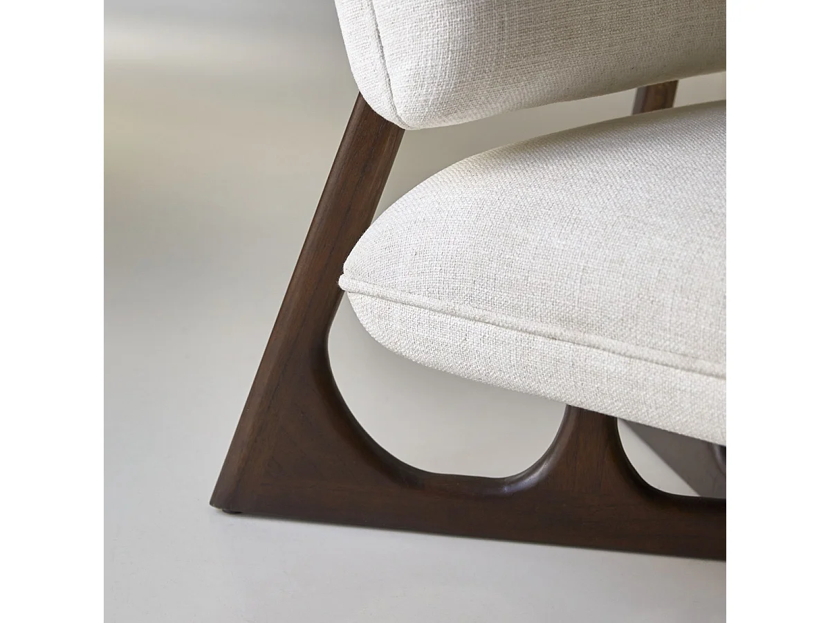 Fauteuil bas en bois de mindi massif et tissu écru Brune, 1 place