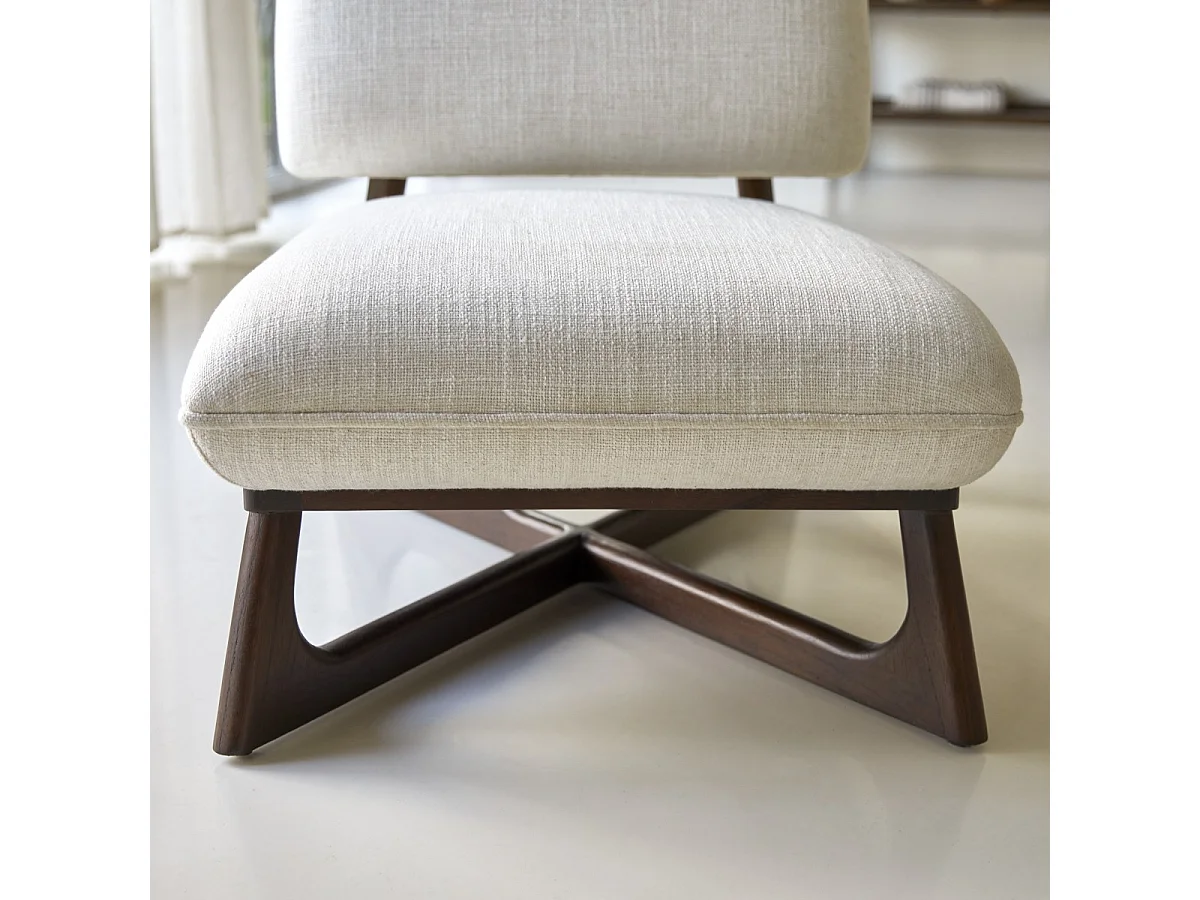 Fauteuil bas en bois de mindi massif et tissu écru Brune, 1 place