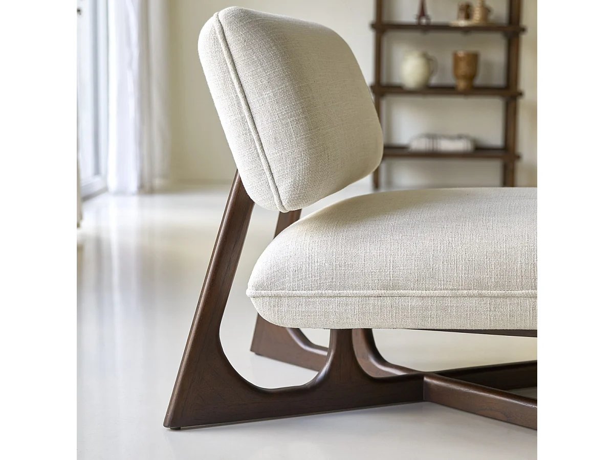 Fauteuil bas en bois de mindi massif et tissu écru Brune, 1 place
