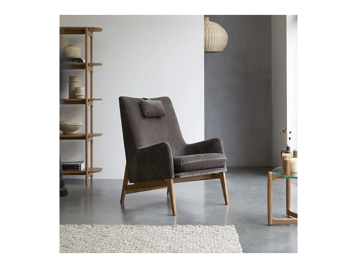 Sessel aus massivem Eichenholz mit grauem Samtbezug