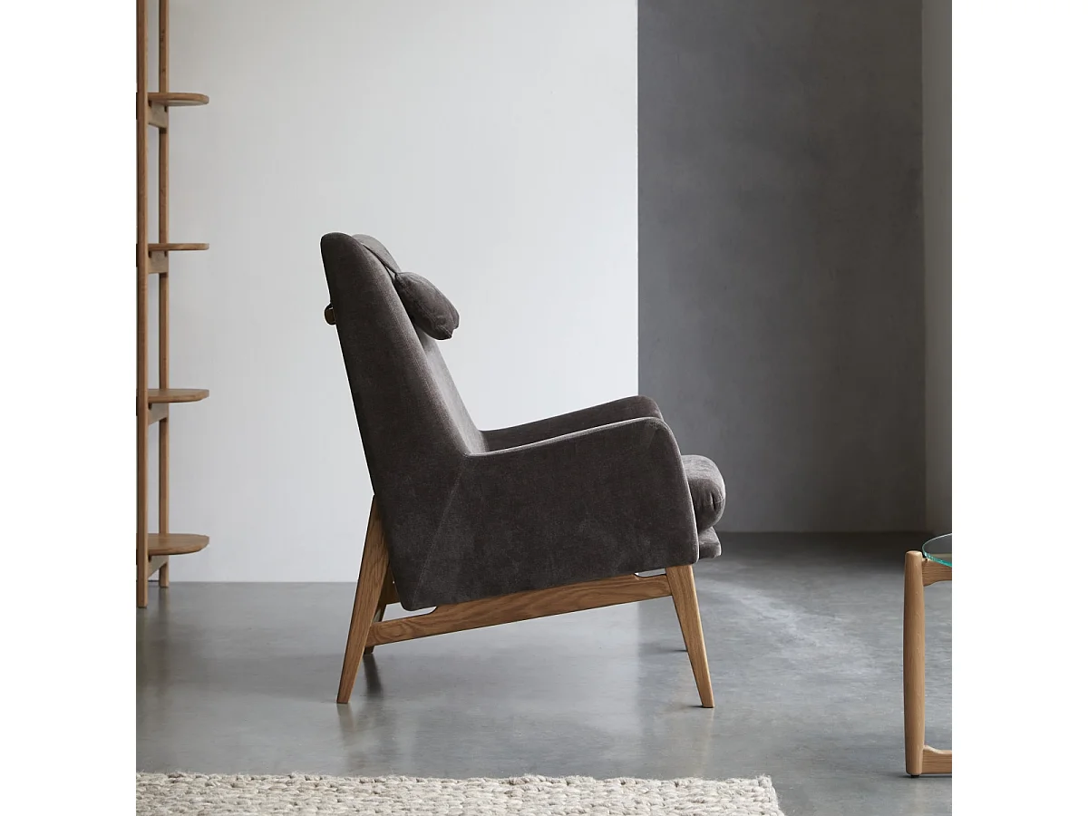 Sessel aus massivem Eichenholz mit grauem Samtbezug