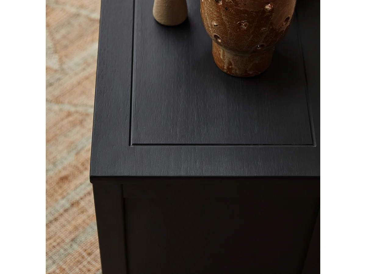 Thaki black - TV-Schrank aus massiver Kiefer 170