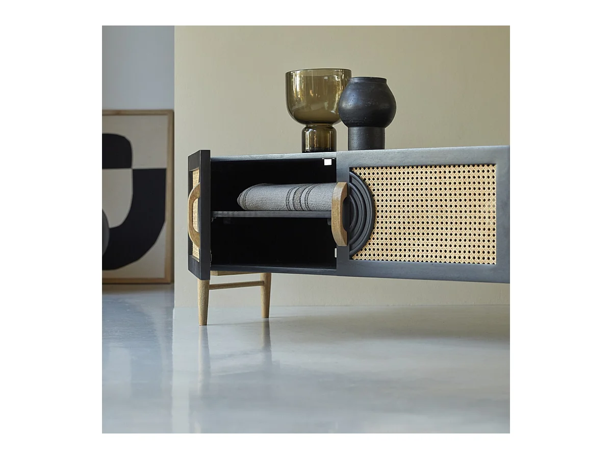 TV-Möbel aus massivem Mangoholz schwarz und Rattan Sina 145 cm