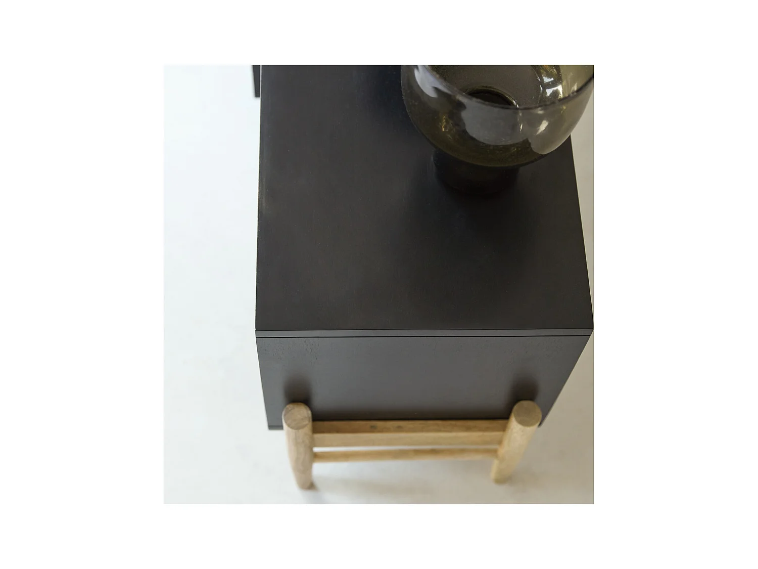 TV-Möbel aus massivem Mangoholz schwarz und Rattan Sina 145 cm