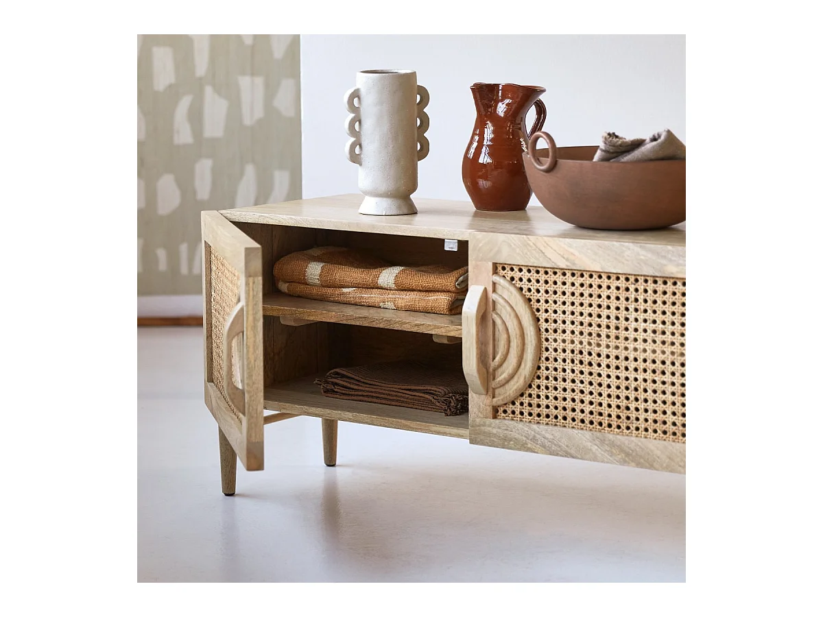TV-Möbel Sina aus massivem Mangoholz und Rattan